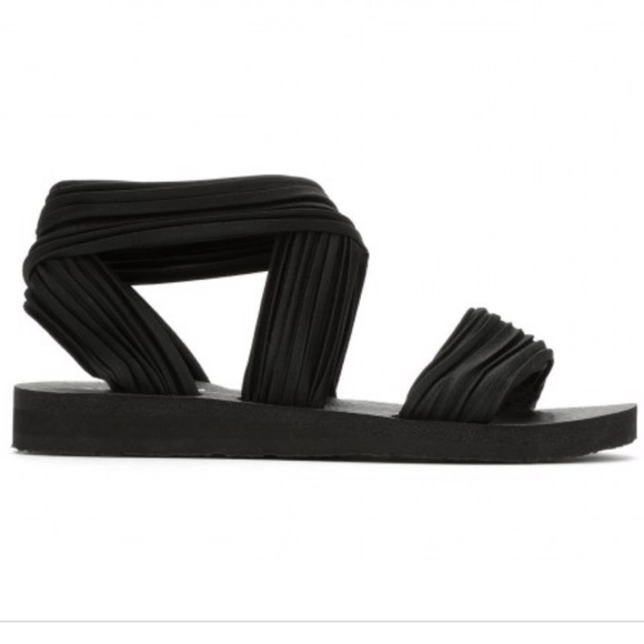 sketchers yoga sandals